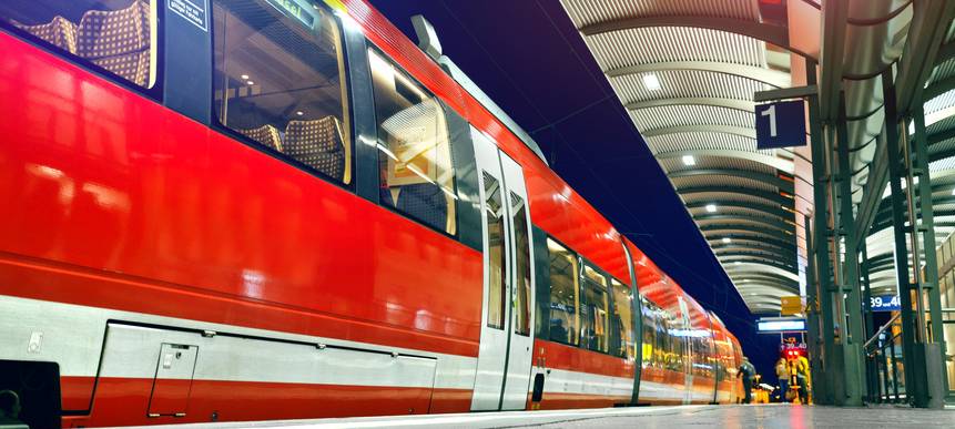 Essen: Frau tanzt im Gleis - Lebensgefahr!