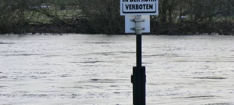 Hochwasser am Freibad in Steele