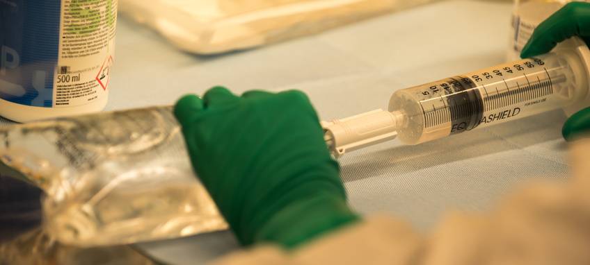 Essener Apothekerin hilft bei Corona-Impfungen