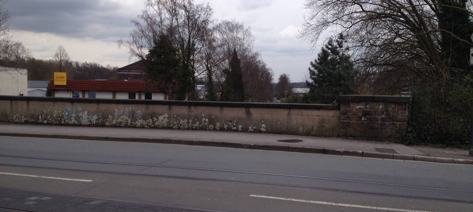 Brücke Rellinghauser Ecke Eisenbahnstraße, kaputte Fahrbahn
