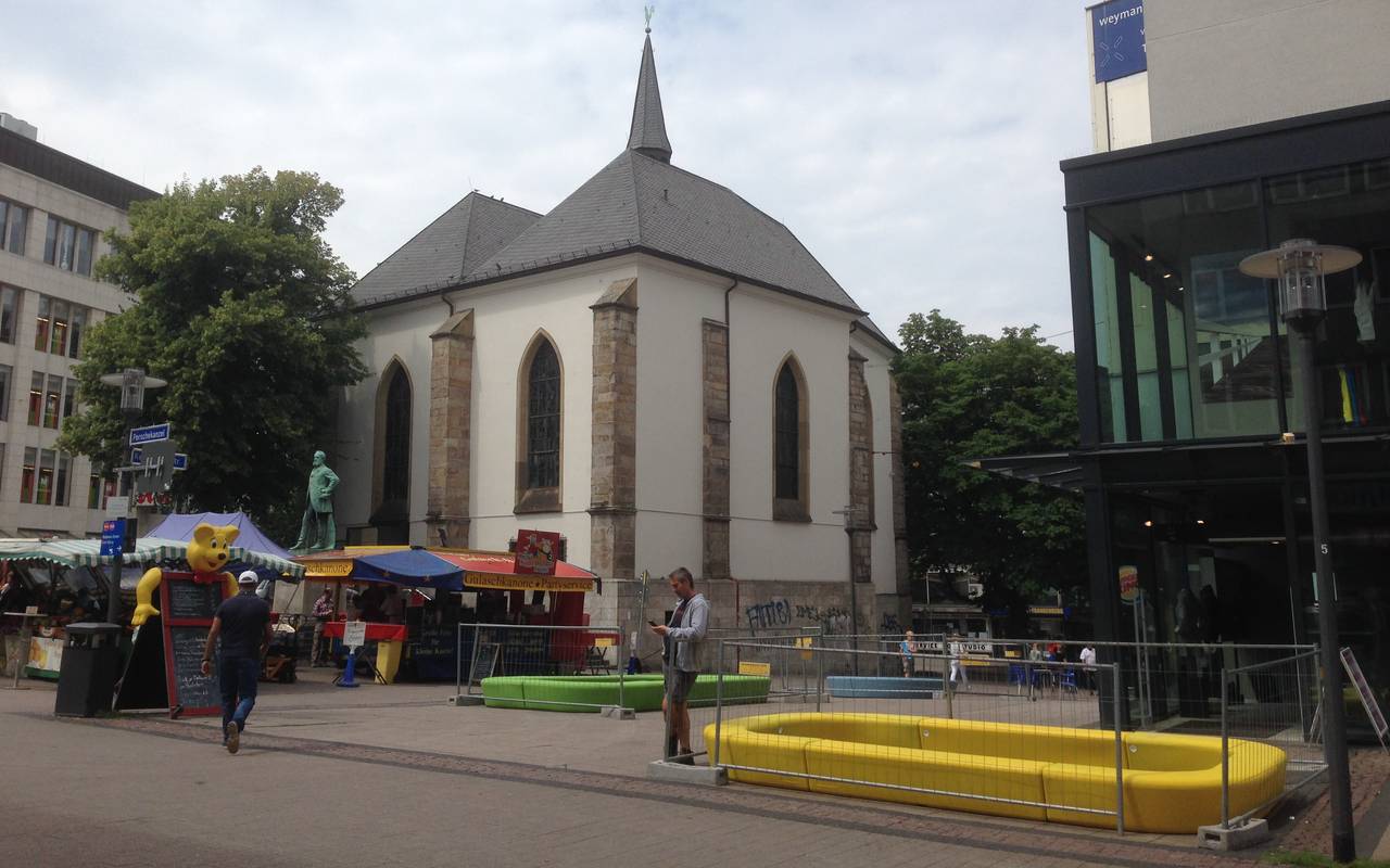 Die Marktkirche mit den Grüne Hauptstadt Pflanzkringel