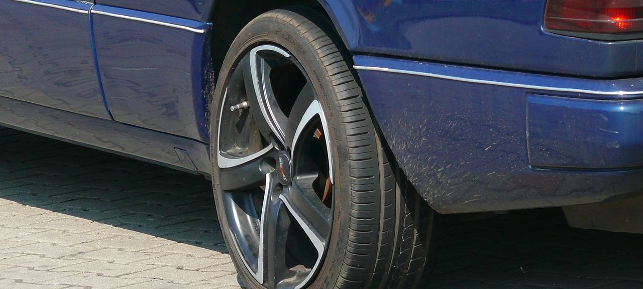 Platte Autoreifen in Essen - Staatsschutz ermittelt