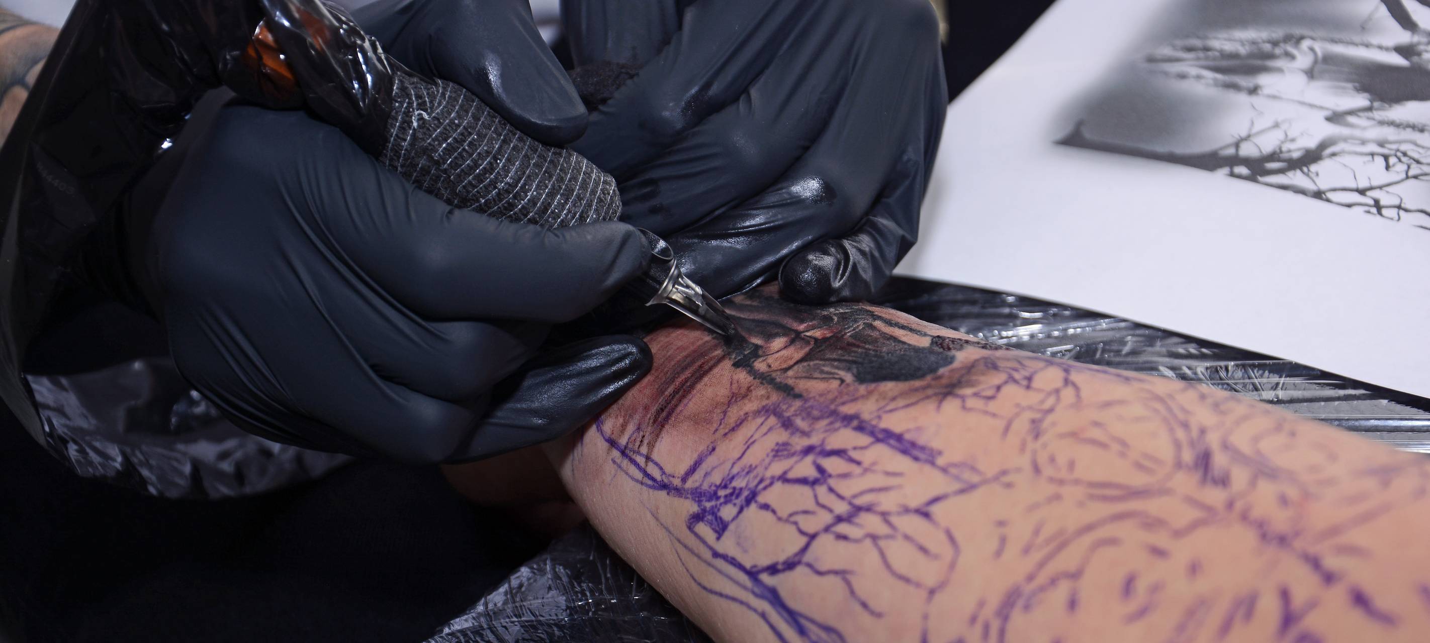 Keine bunten Tattoos mehr in Essen: Das sagen die Tattowierer