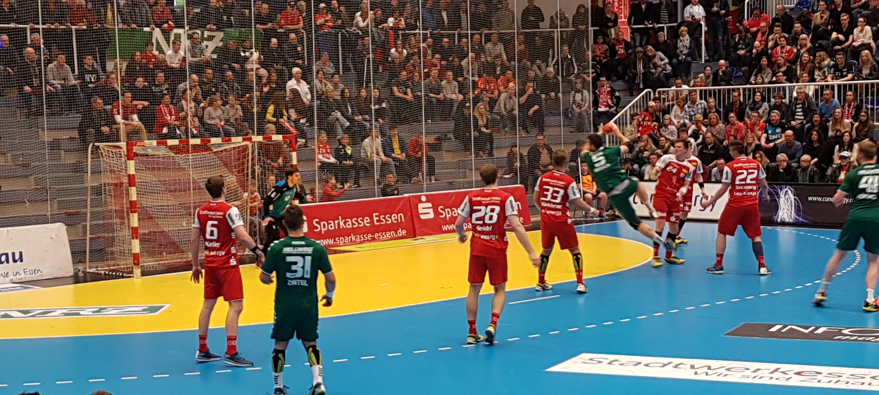 Handball in Essen: Tusem feiert Aufstieg im Autokino