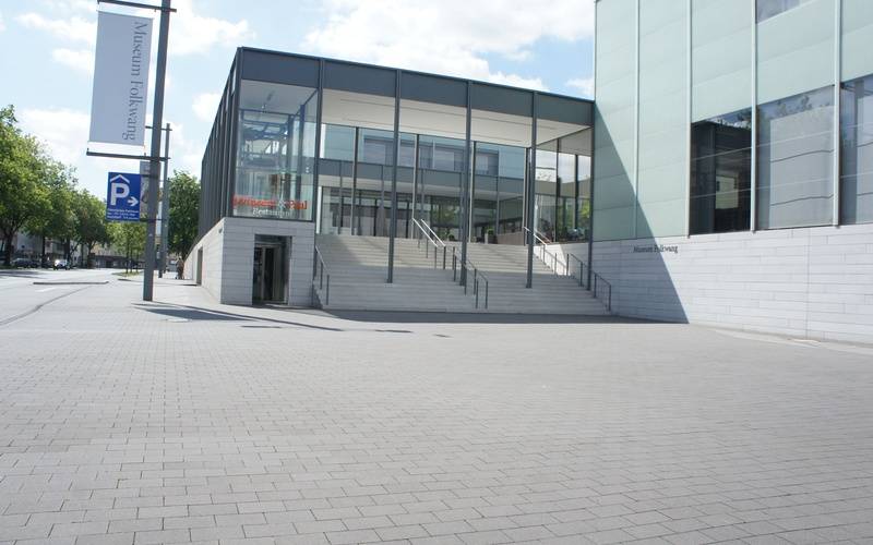 Das gläsern weiße Folkwang Museum im Südviertel von Essen
