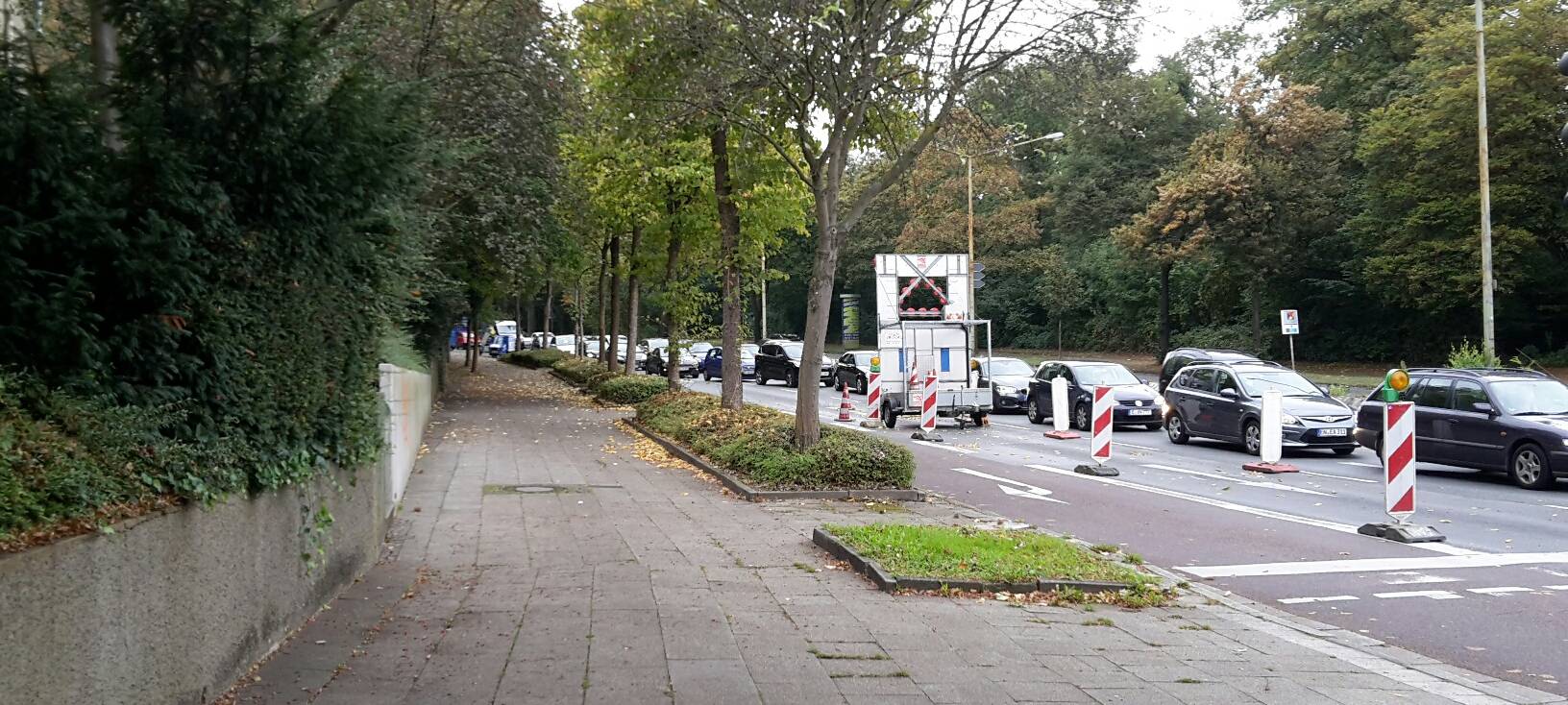Behinderungen auf der Ruhrallee in Essen