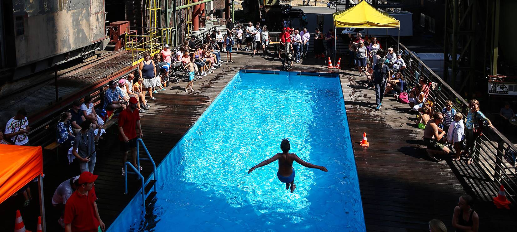 Arschbombe Werkschwimmbad