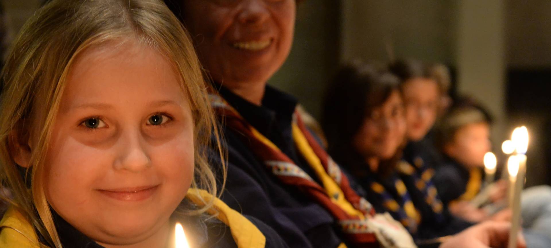 Friedenslicht aus Bethlehem wird im Essener Münster verteilt