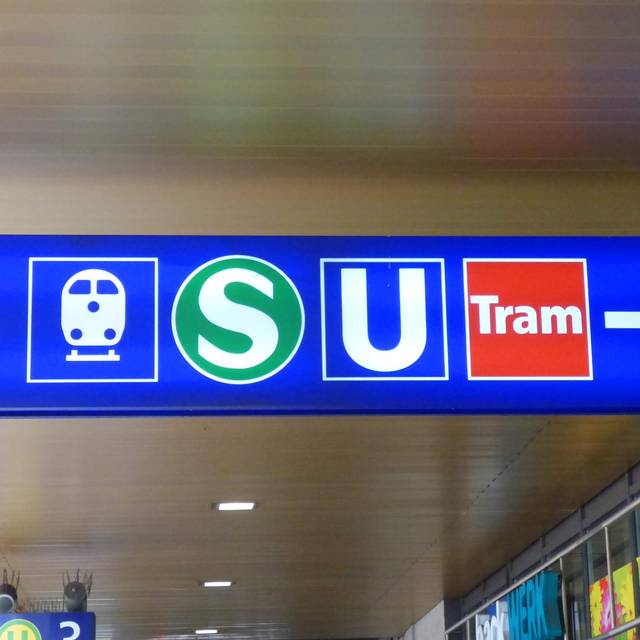 Zeichen für S-Bahn, Tram und U-Bahn