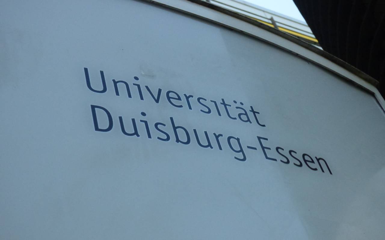 Universität Duisburg-Essen Schild
