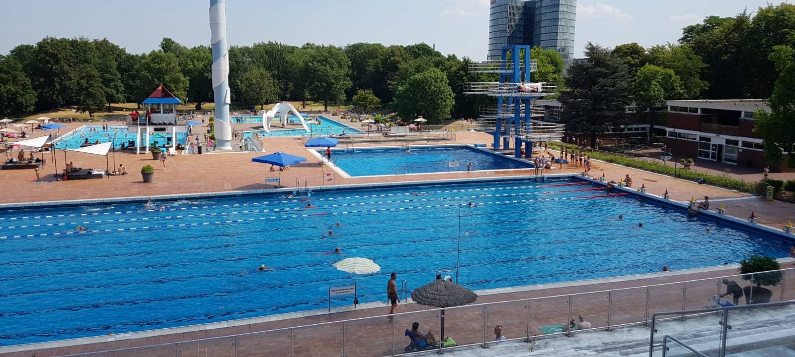 Das Grugabad mit großem Schwimmbecken