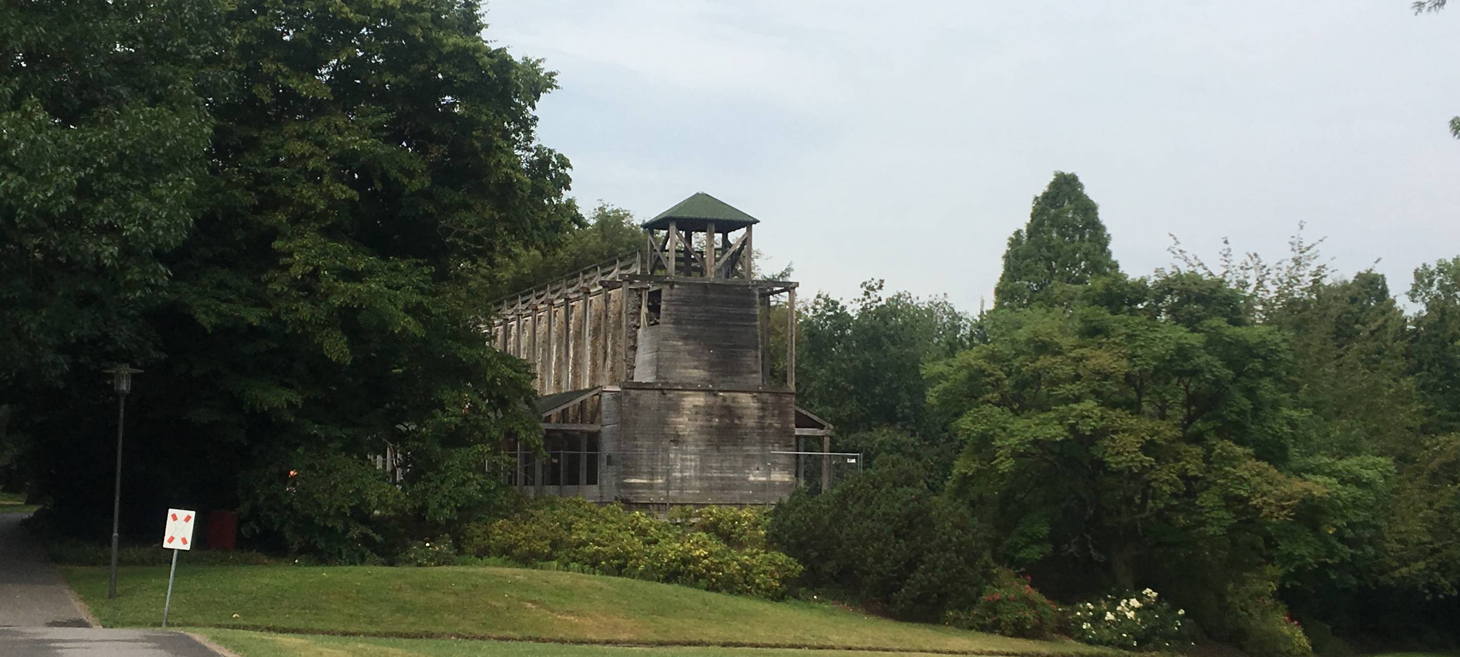 Eine Holz-Saline im Grugapark in Essen