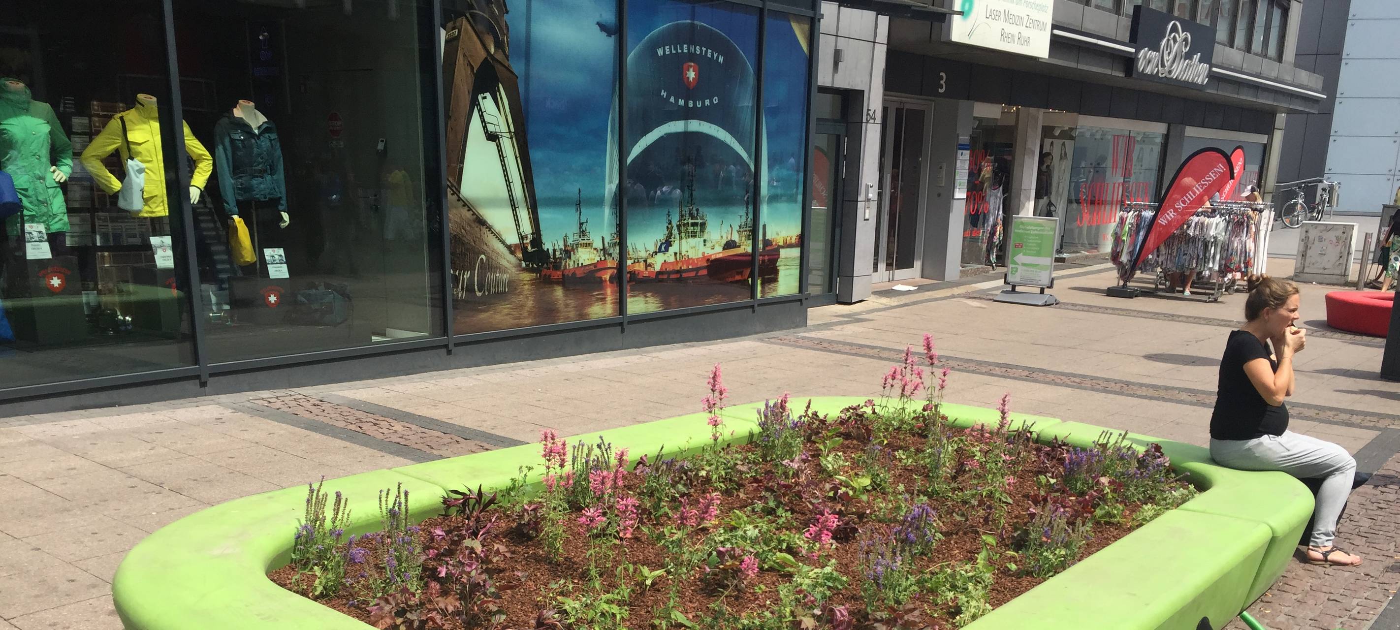 Essen: Innenstadt voll mit Blumen in Stadtfarben