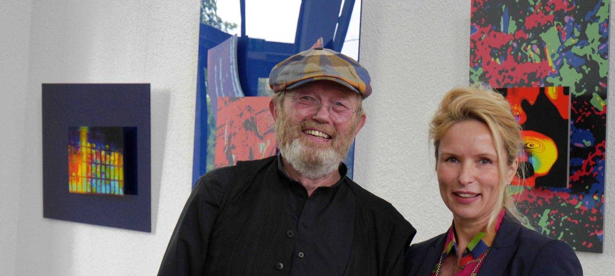 Ausstellung in der Kreuzeskirche von Künstler Alfred Kriege (links)