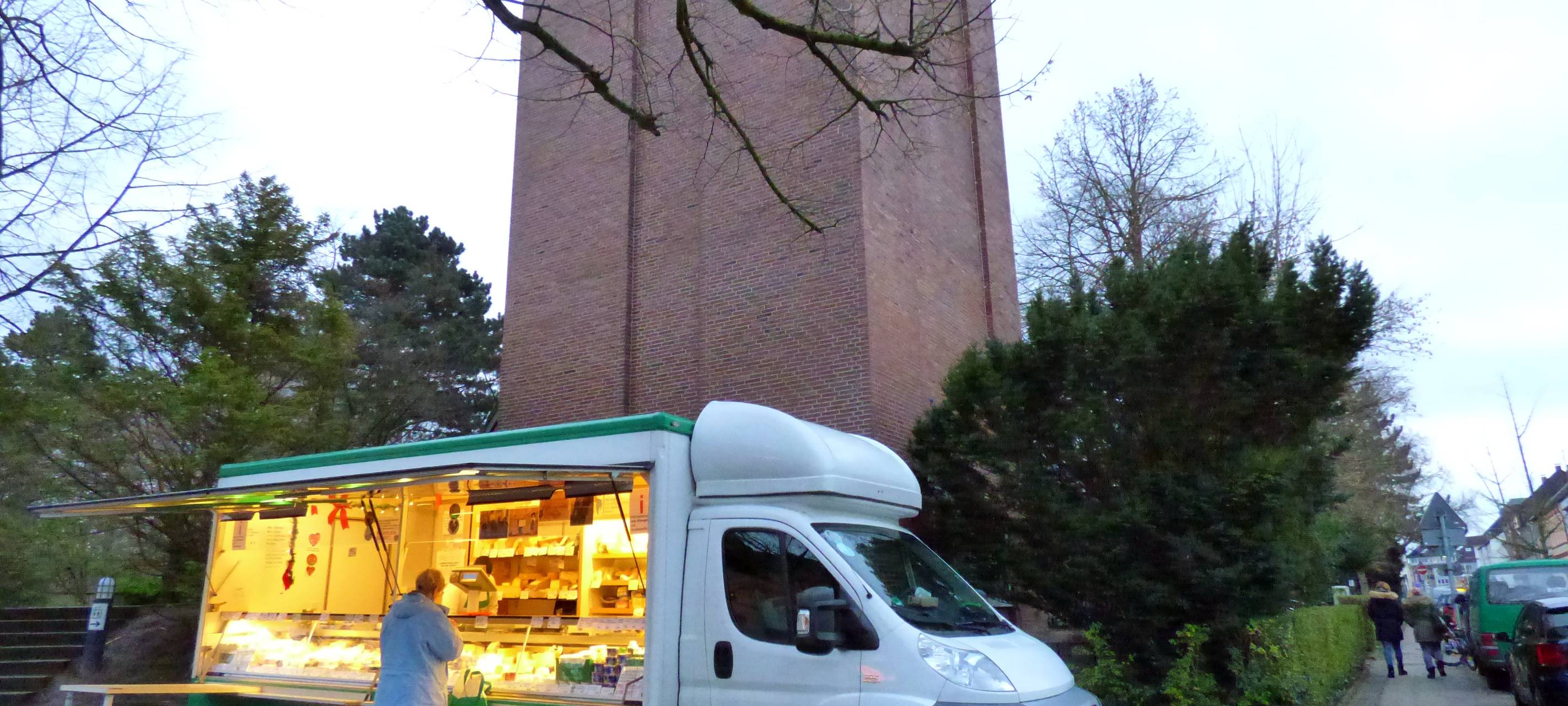 Käsehändler am Wochenmarkt Bergerhausen