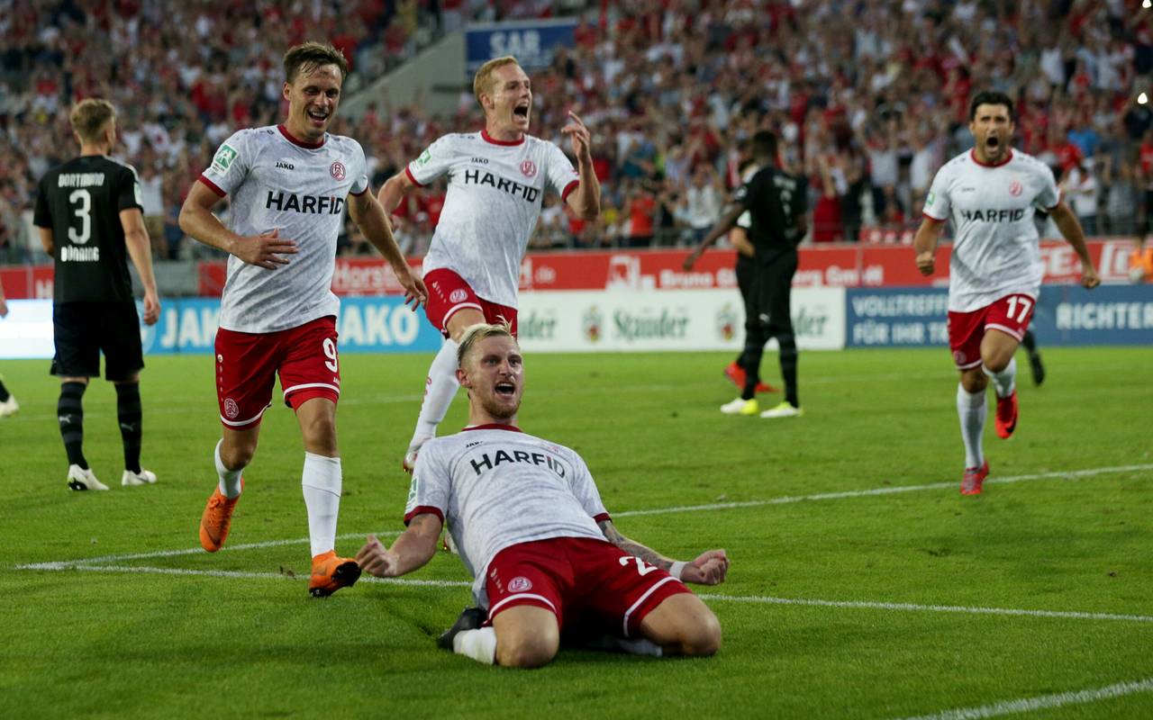 Alexander Hahn jubelt nach seinem Siegtreffer für Rot-Weiss Essen gegen Dortmund