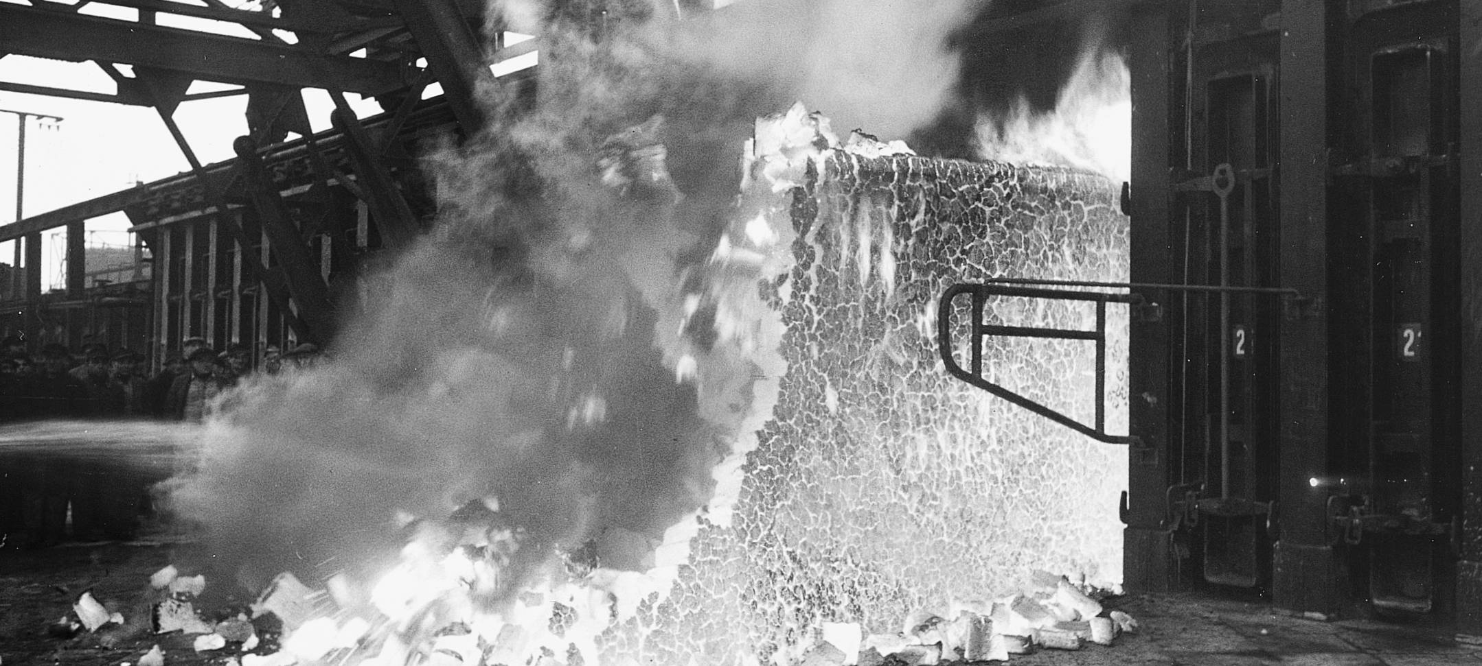 Schwarz-weiß Foto eines Kohleblocks auf einer Kokerei von 1949