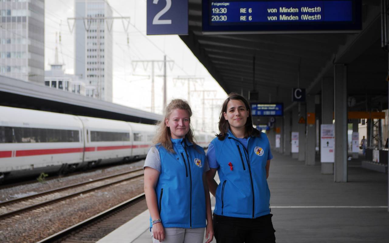 Bahnhofsmission Essen: Lena Ackermann und Mandy Eckardt