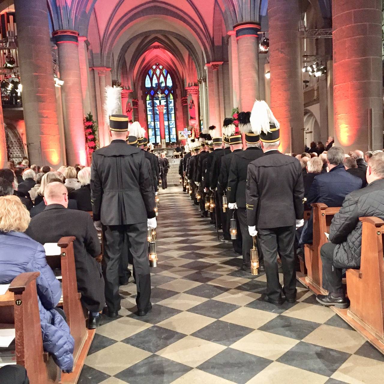 Bergmänner im Essener Dom zum Abschied der Steinkohle