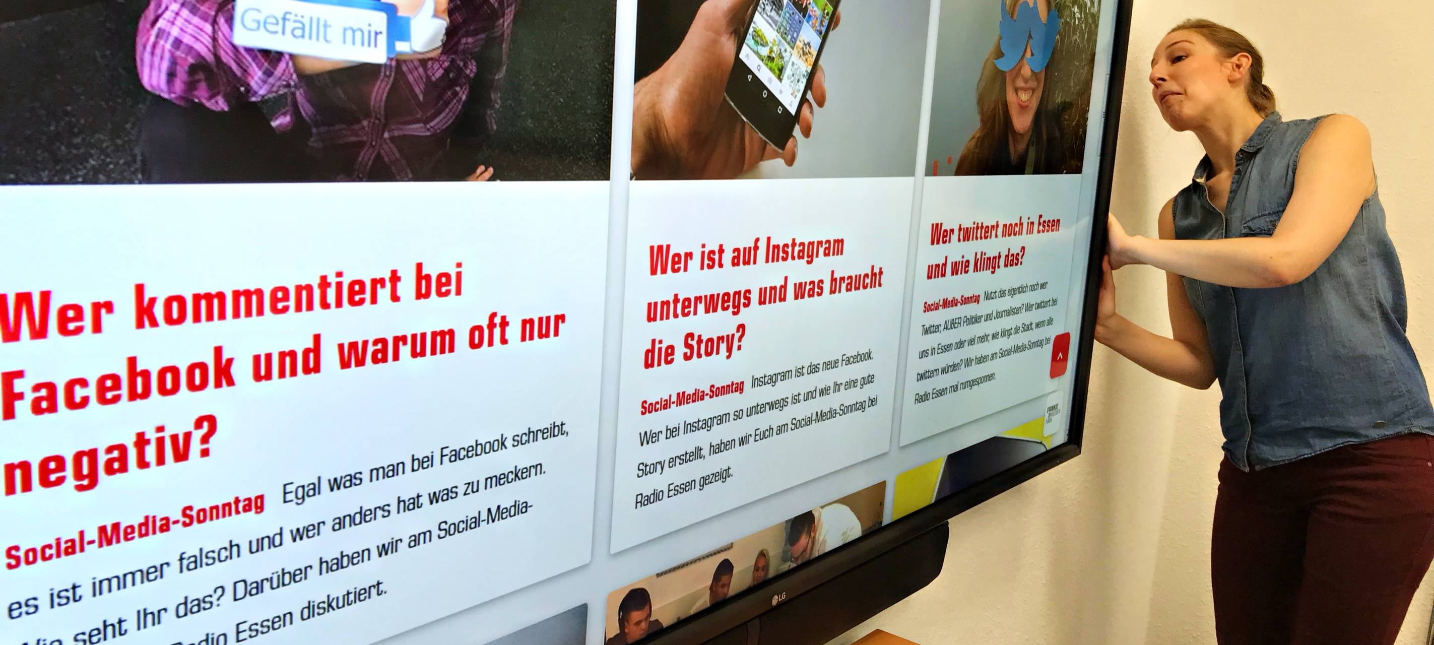 Radio Essen-Moderatorin Larissa Schmitz guckt hinter einen Bildschirm, auf dem die neue Website von Radio Essen zu sehen ist.