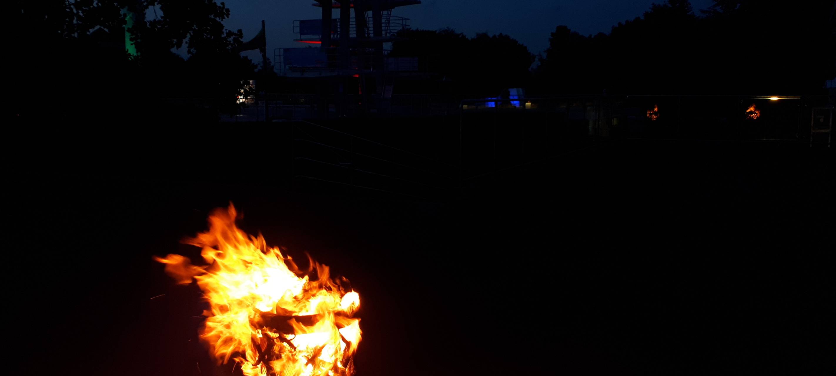 Ein Feuerkorb zum Aufwärmen