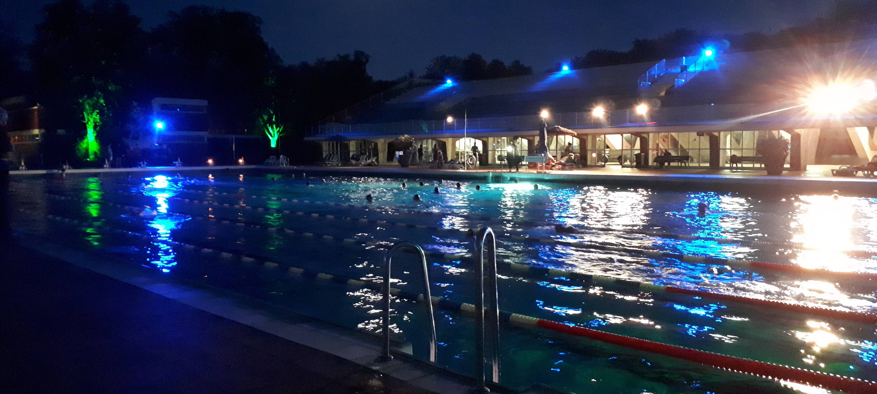 Sportbecken Grugabad bei Nacht