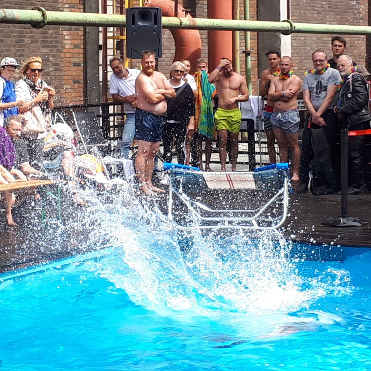 Spritzwasser im Werksschwimmbad