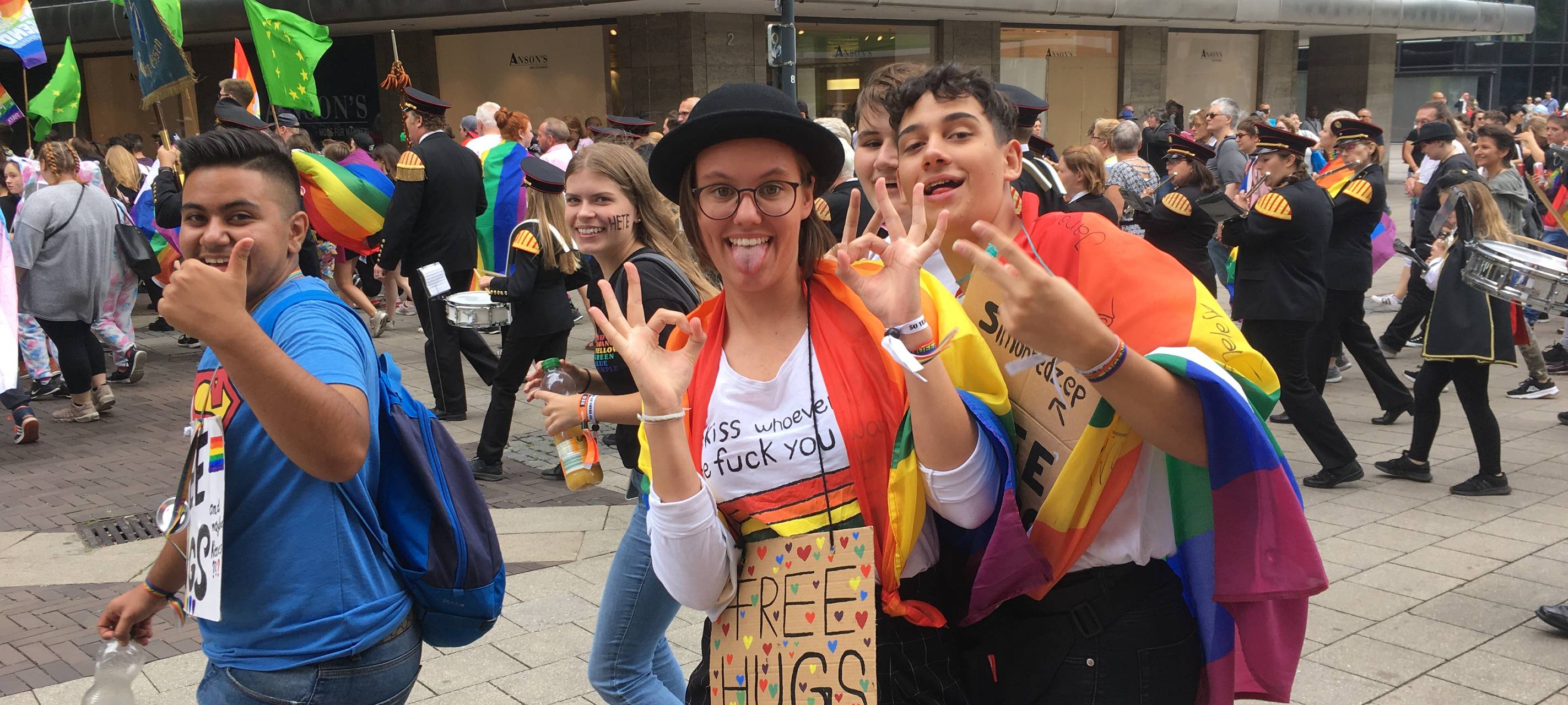 Teilnehmer und Besucher des Ruhr CSD