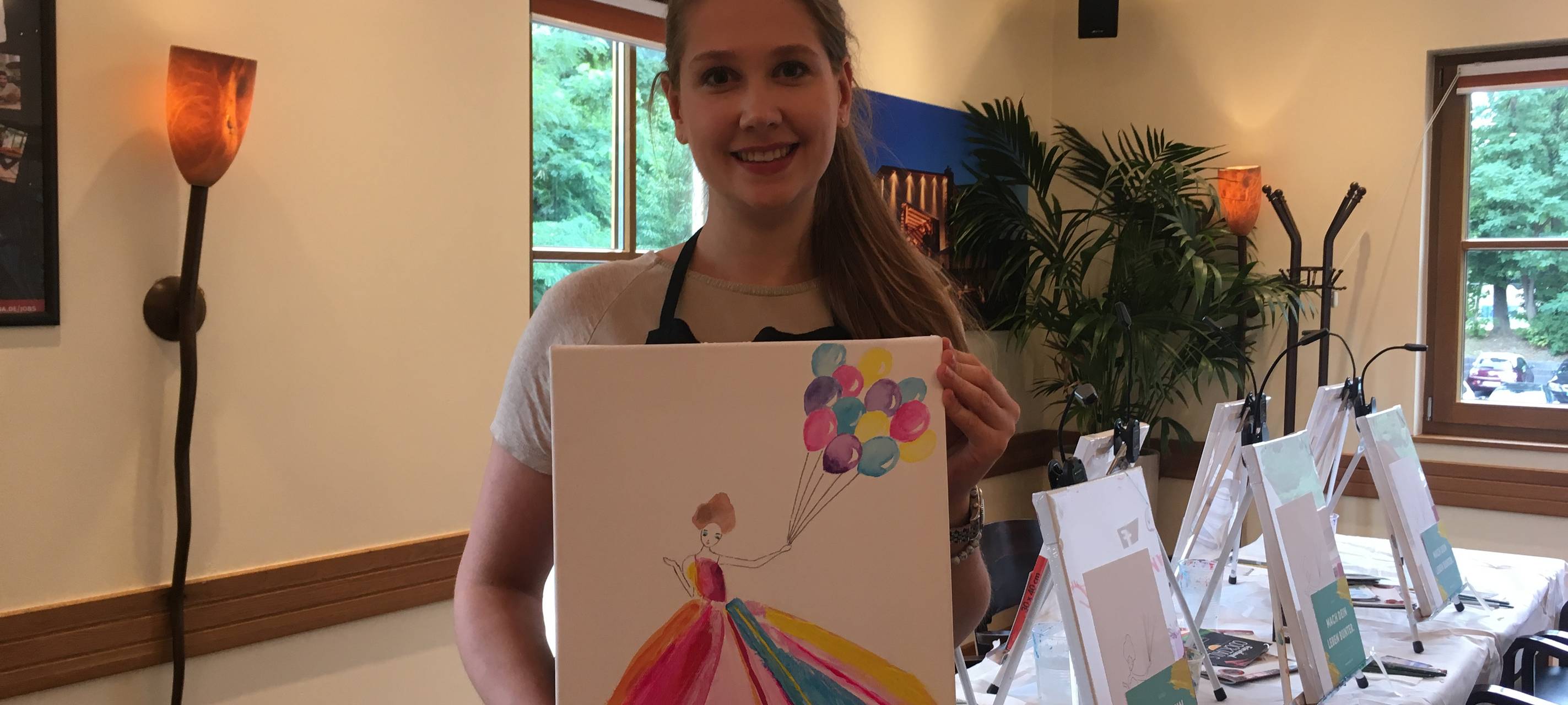 Künsterlin Linda Dörner zeigt ihr Balloon Girl.