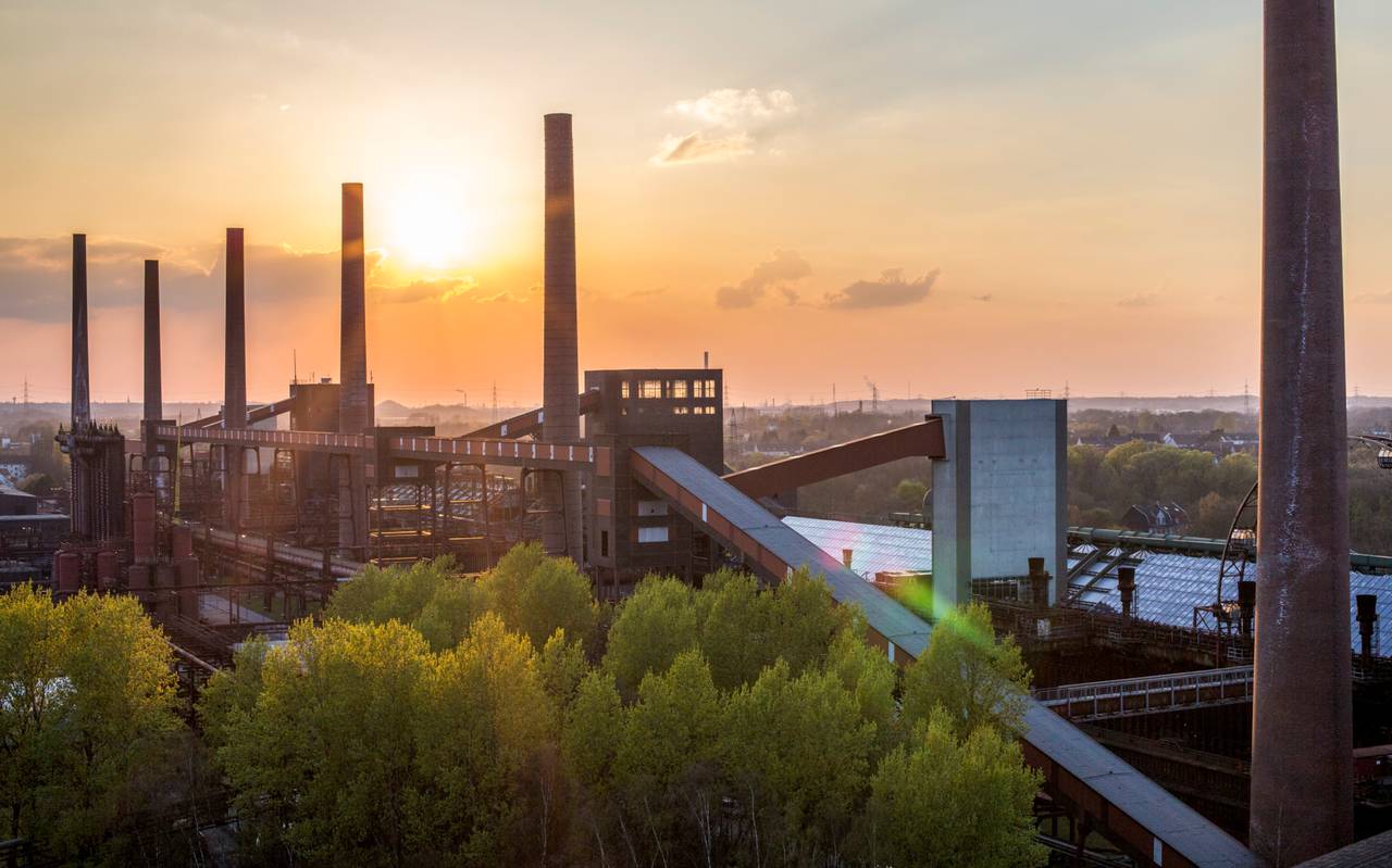Die Kokerei auf Zollverein im Sonnenuntergang.