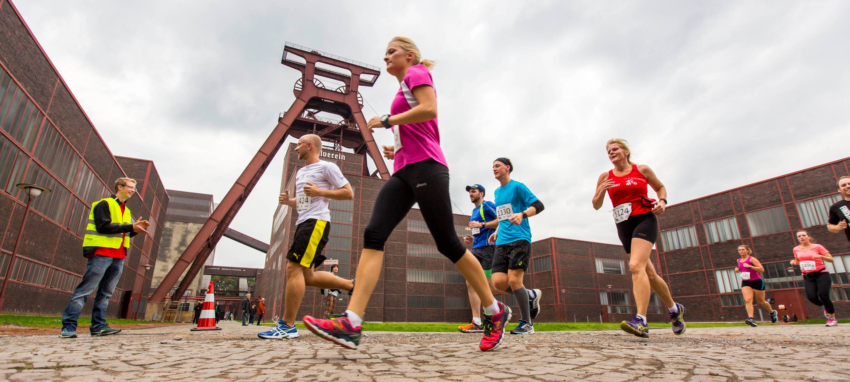 Läufer in Sportkleidung auf Zollverein.