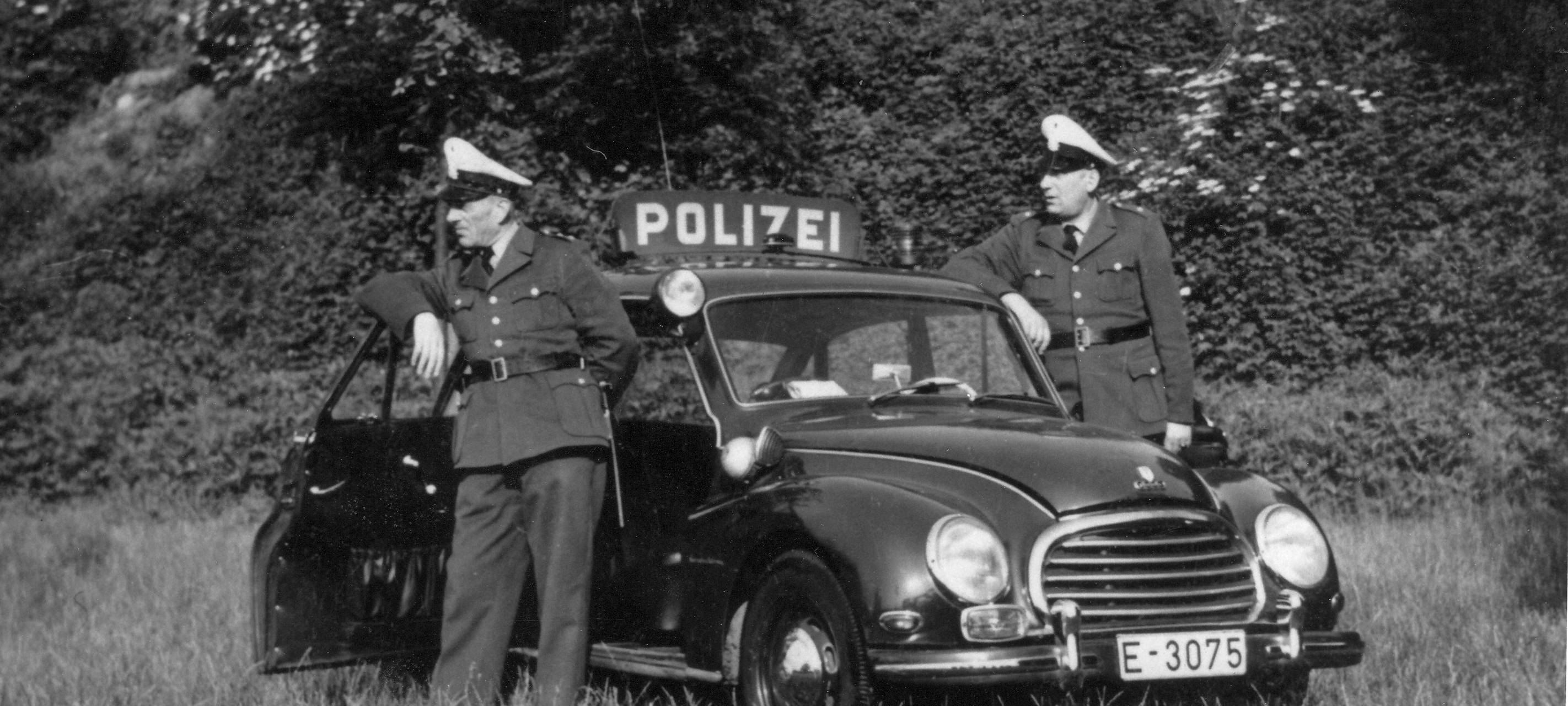 Auch solche Autos hatte die Essener Polizei auf der Straße.