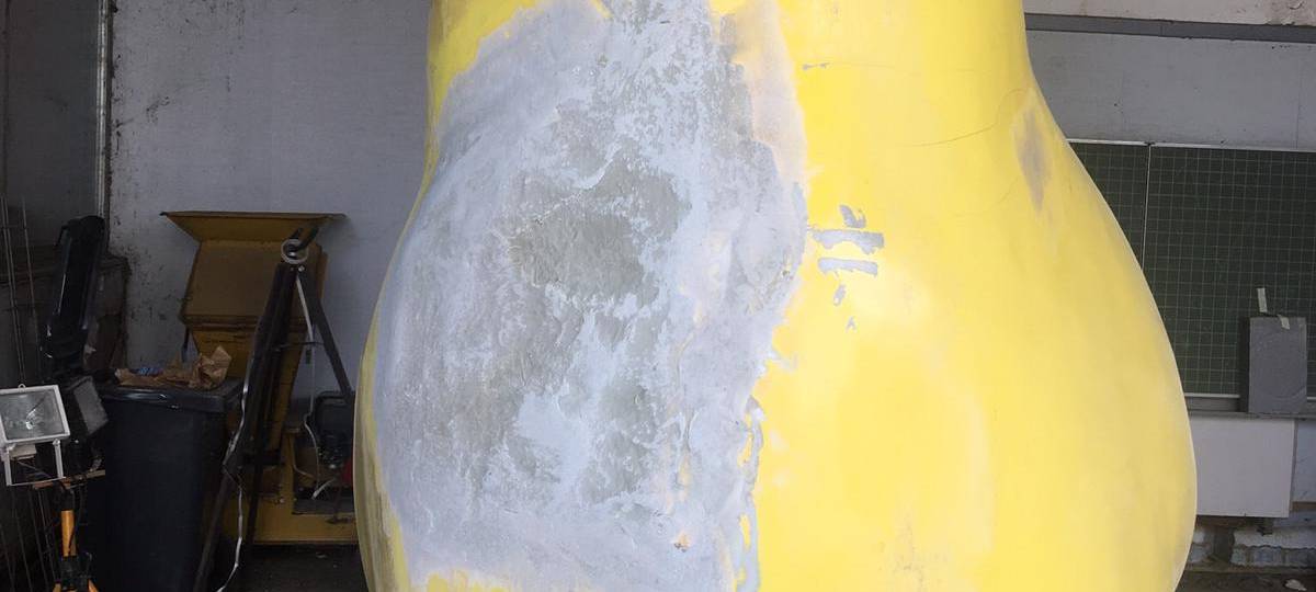 Beschädigter Kanarienvogel