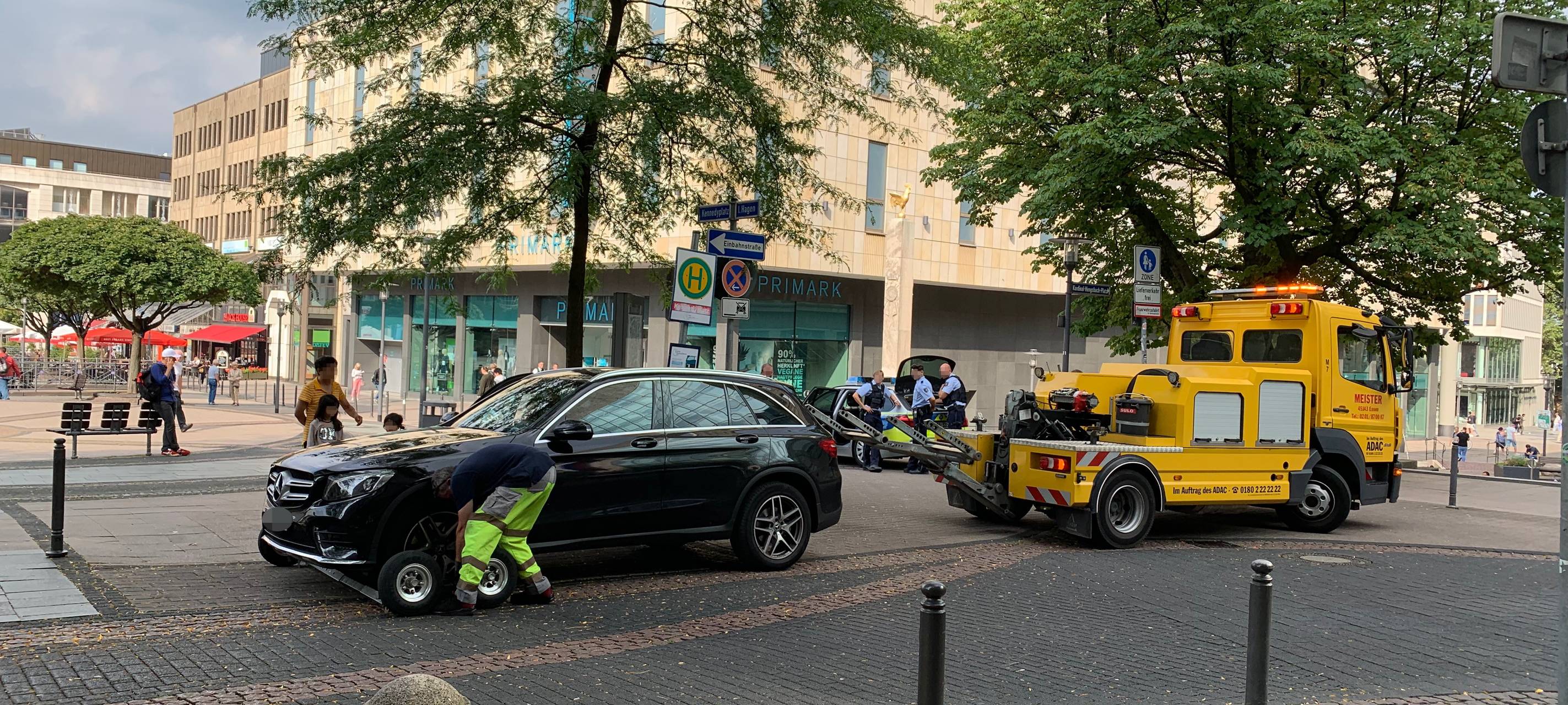 25 Falschparker werden jeden Tag in Essen abgeschleppt