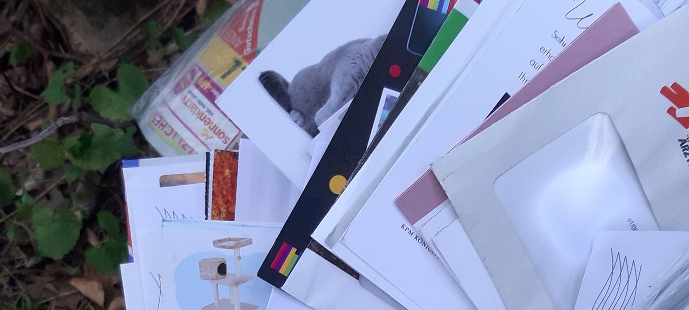 Ärger mit Post: Briefe im Gebüsch und Hausflur