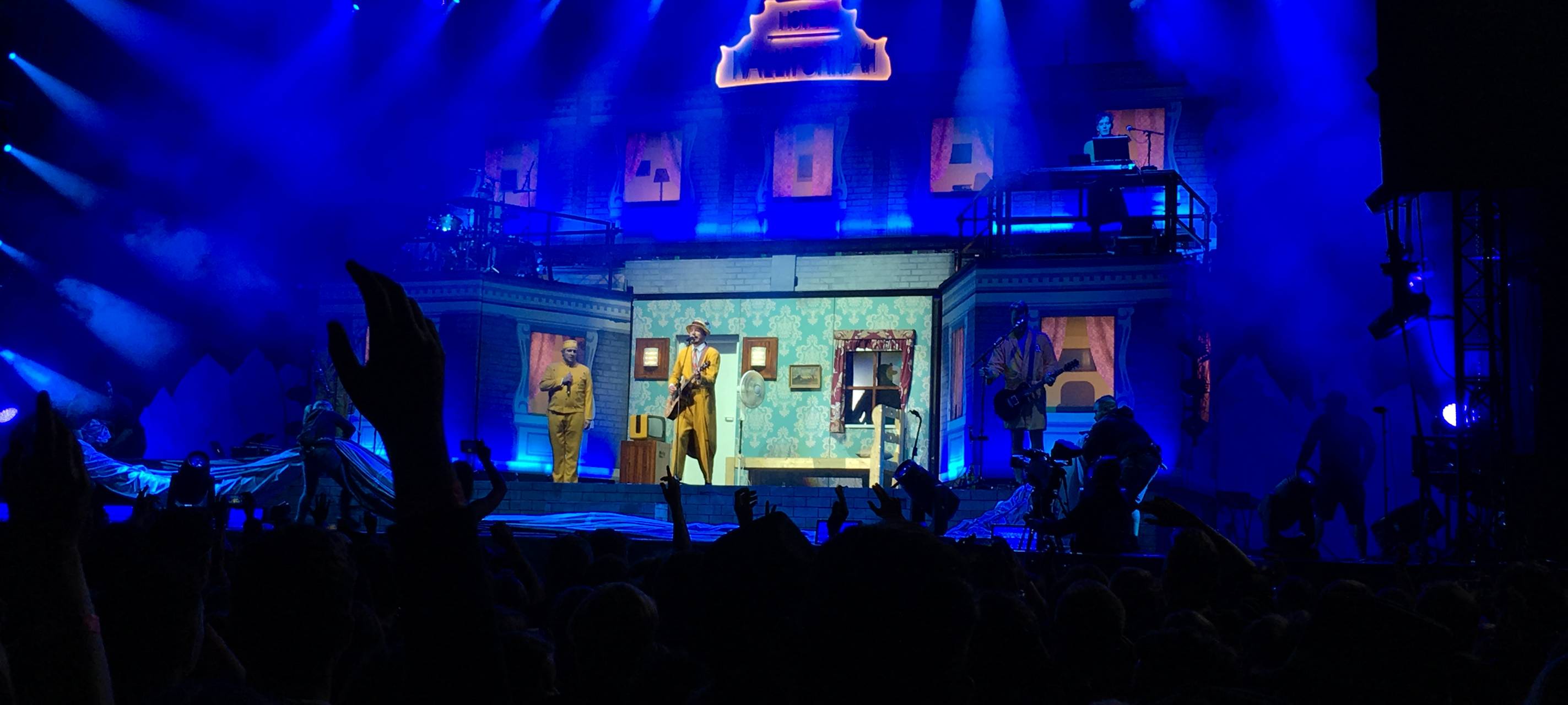 Alligatoah auf der Bühne