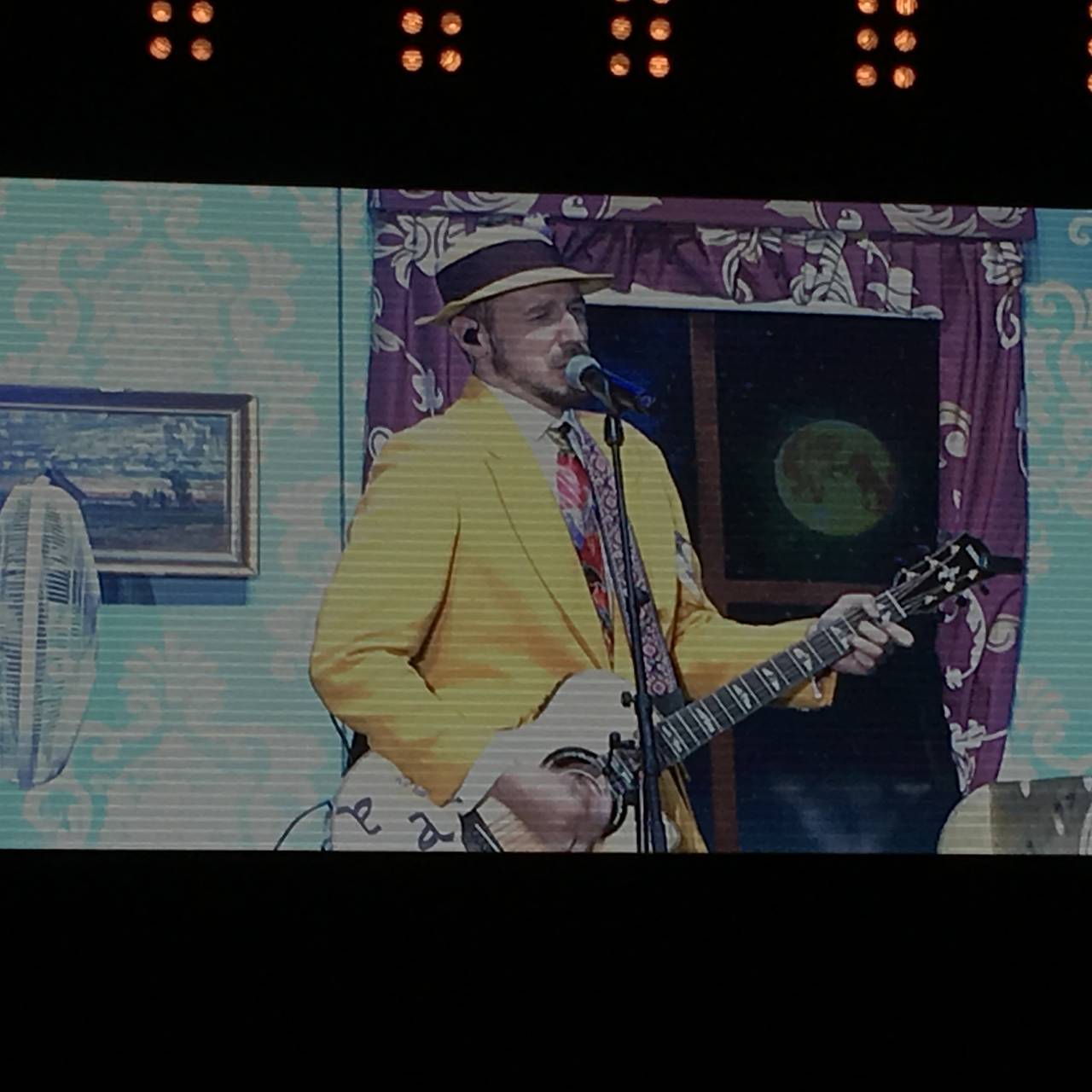 Alligatoah auf der Bühne