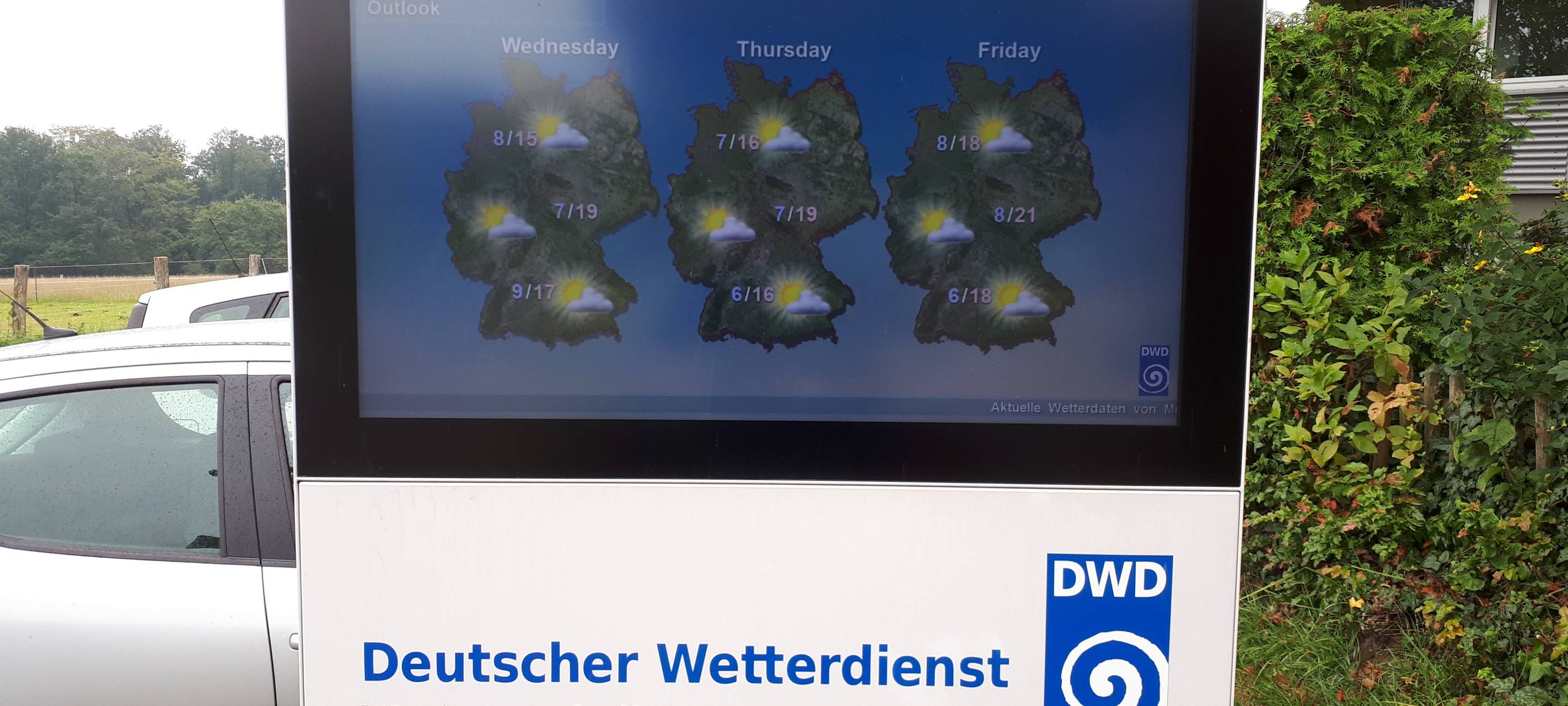 Tafel DWD vor Zentrale