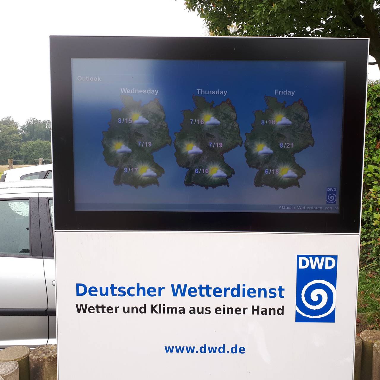 Tafel DWD vor Zentrale