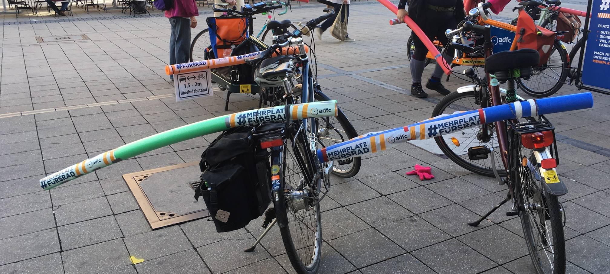 Poolnudel-Fahrradtour