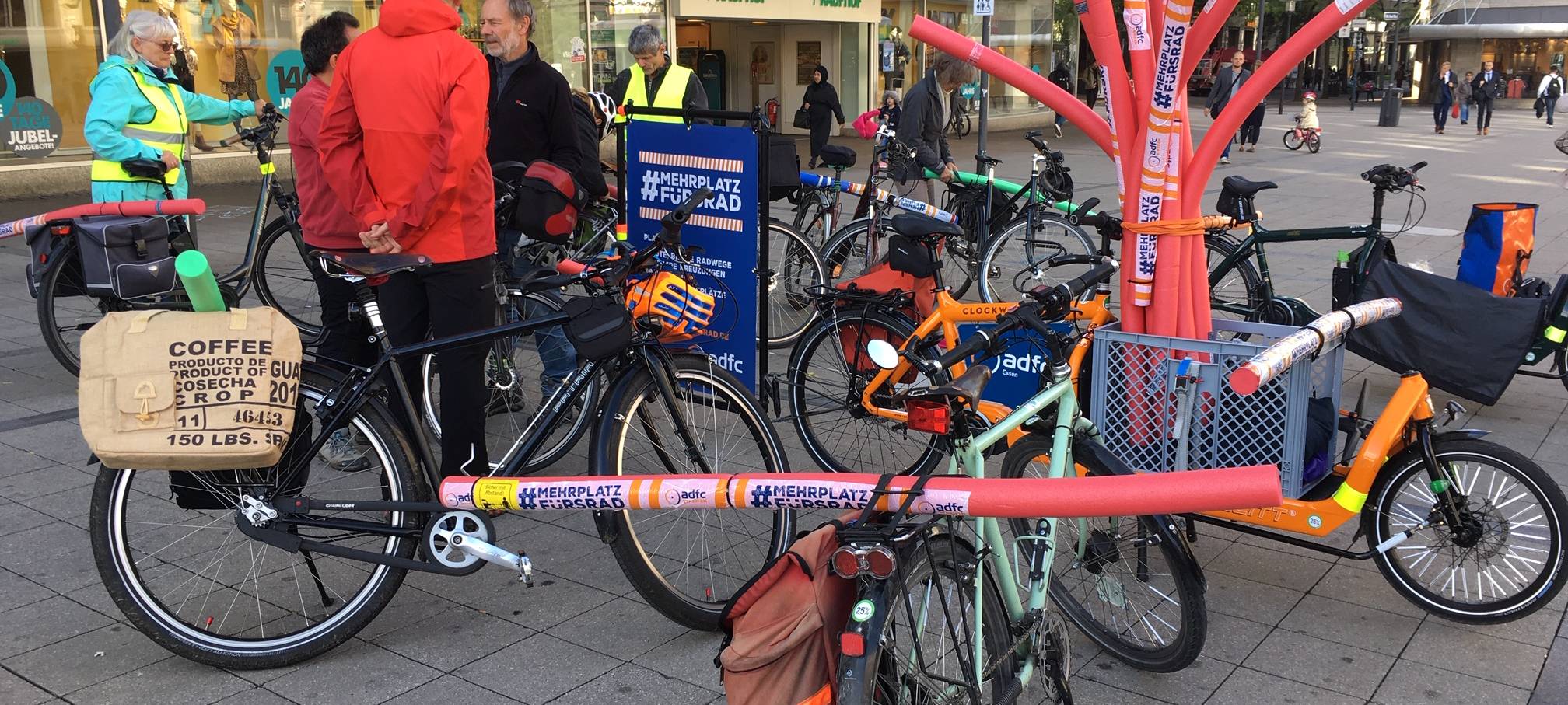 Poolnudel-Fahrradtour