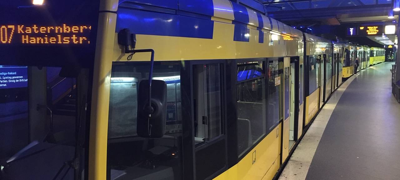 Straßenbahnen stauen sich im Hauptbahnhof Essen wegen Systemausfall bei der Ruhrbahn