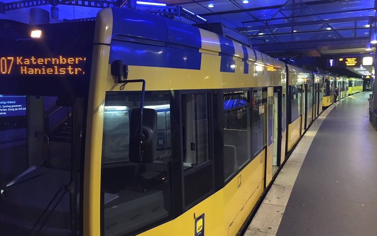 Straßenbahnen stauen sich im Hauptbahnhof Essen wegen Systemausfall bei der Ruhrbahn