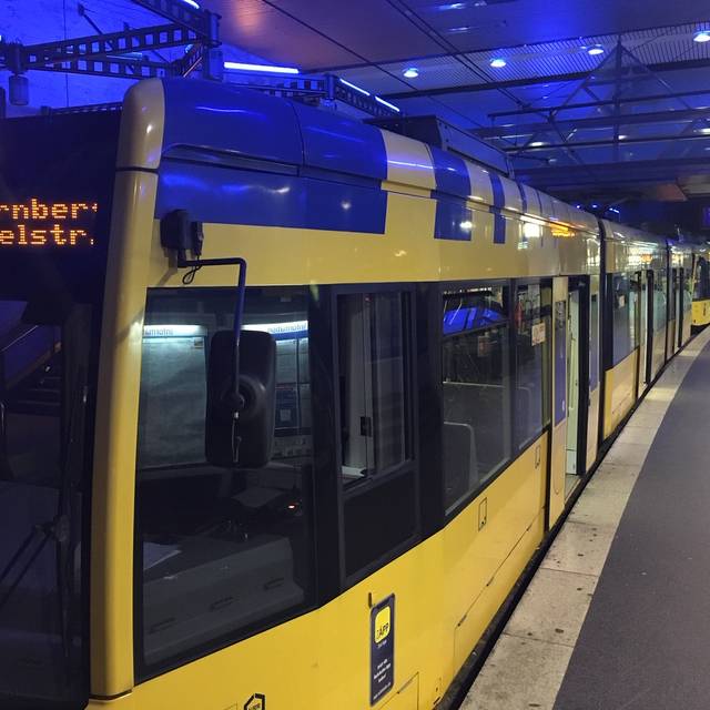 Straßenbahnen stauen sich im Hauptbahnhof Essen wegen Systemausfall bei der Ruhrbahn