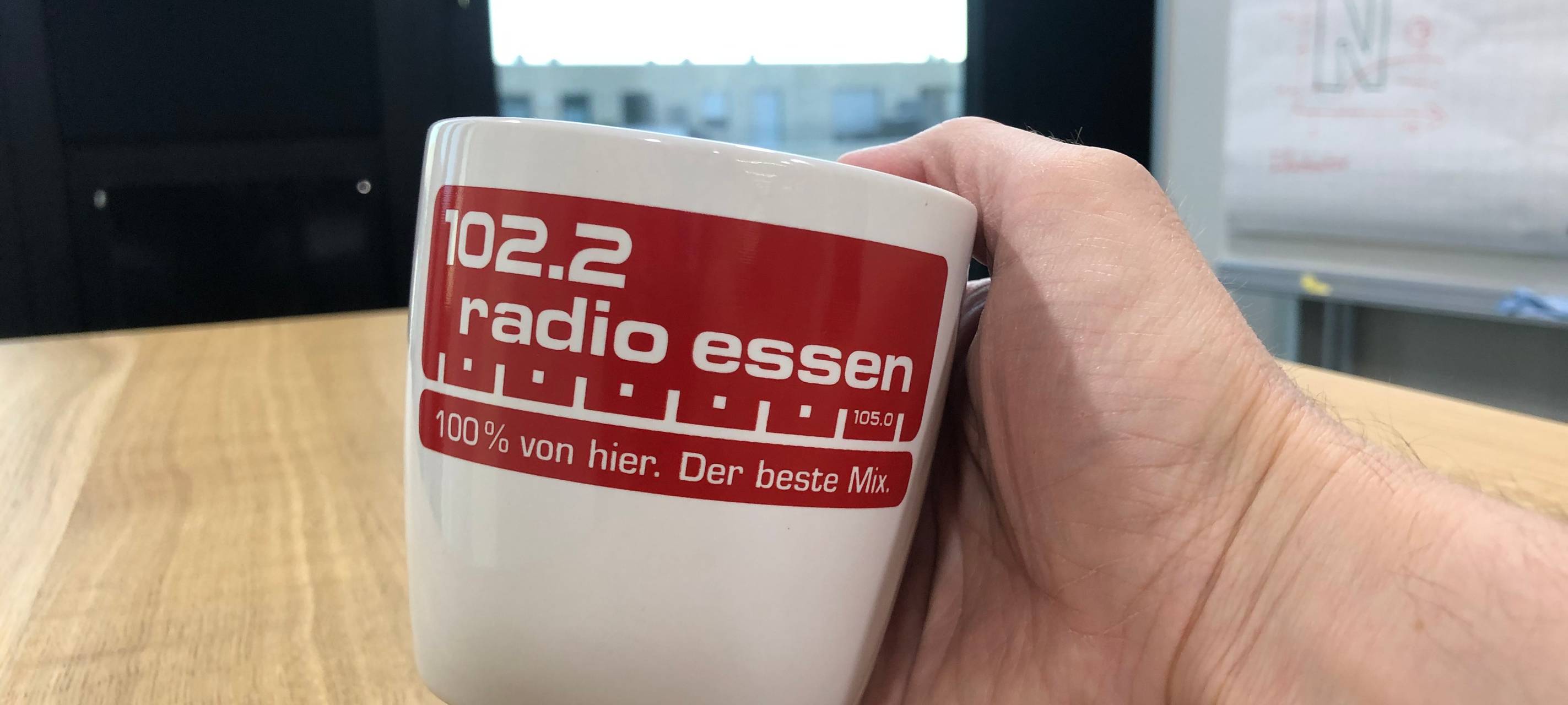 Radio Essen Tasse in Hand