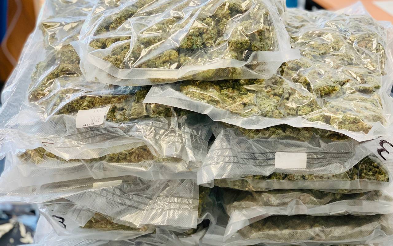 Mehr als acht Kilo Marihuana gefunden in einem Paketshop in Essen