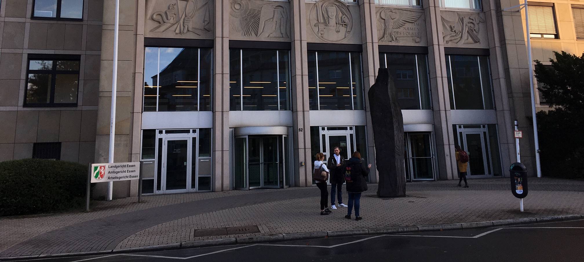 Das Landgericht in Rüttenscheid im Sonnenaufgang.