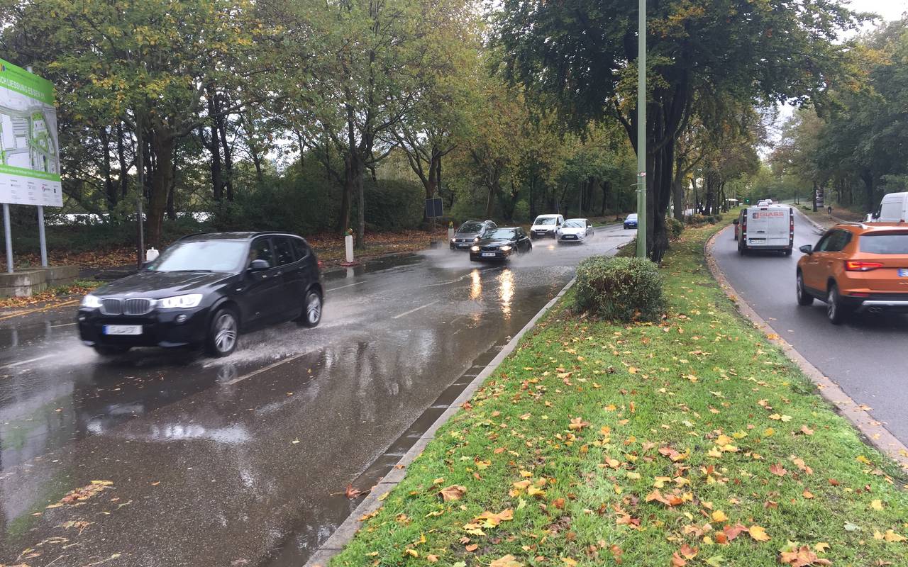 Bottroper Straße in Essen überflutet