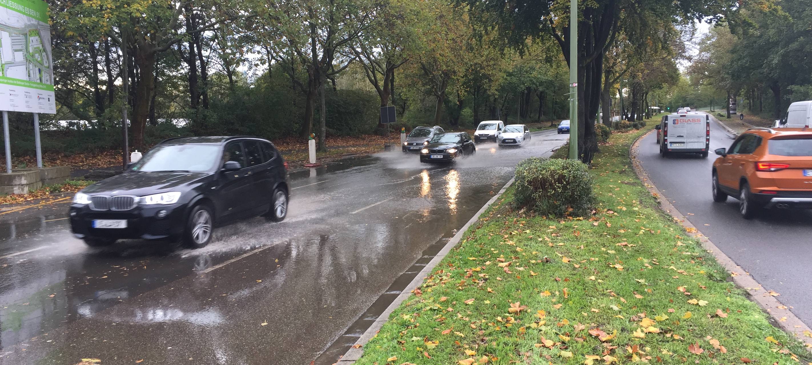 Bottroper Straße in Essen überflutet