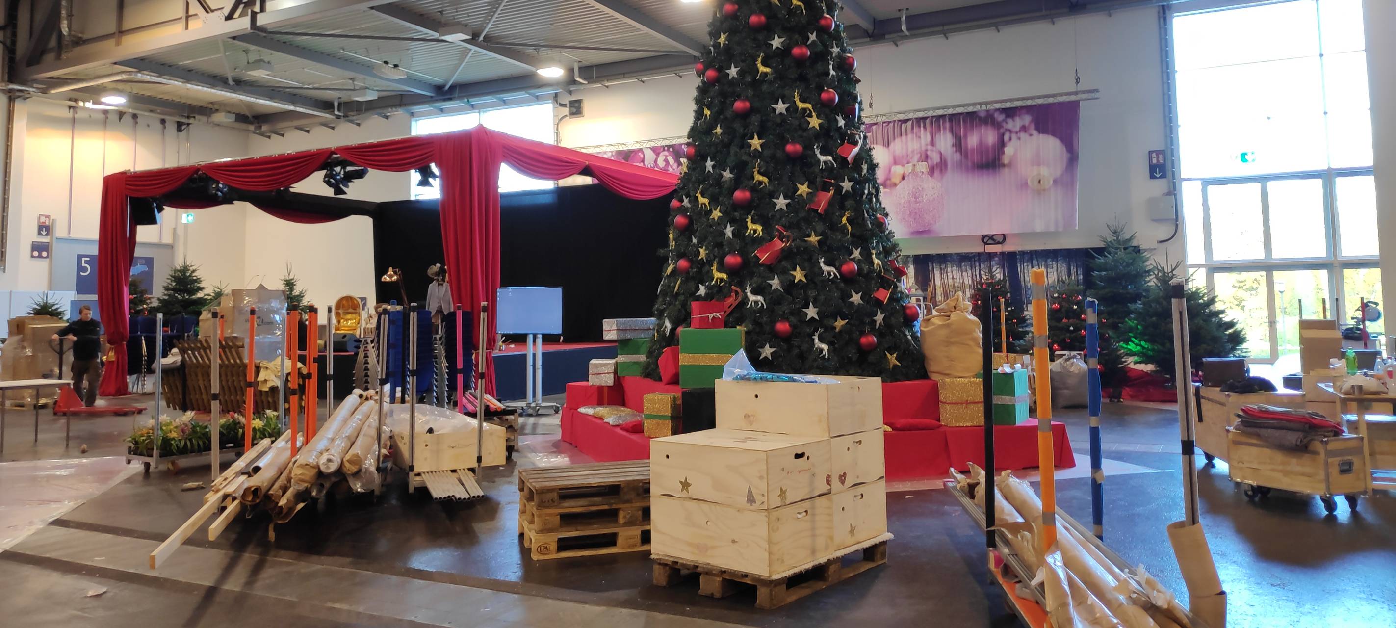 Messe Essen: Sarg für Fußballfans auf der Mode-Heim-Handwerk